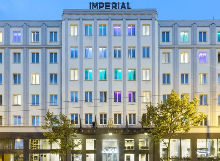 Budynek z lat 30. XX wieku wyróżnia ciekawa architektura z elementami art deco