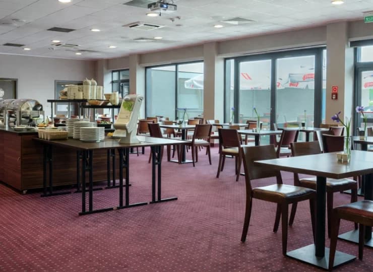 Hotelowa restauracja czynna jest w godz. 13:00-22:00