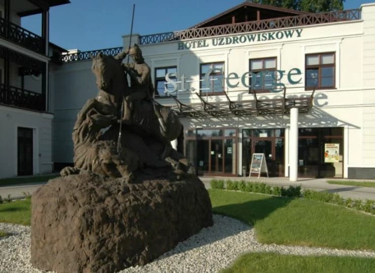 Patronem hotelu jest św. Jerzy zwyciężający smoka