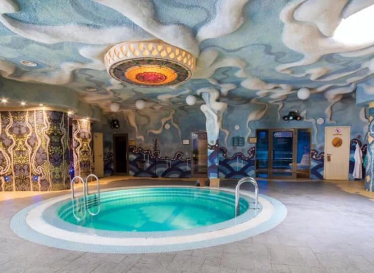 Strefa wellness jest dekorowana w stylistyce art nouveau