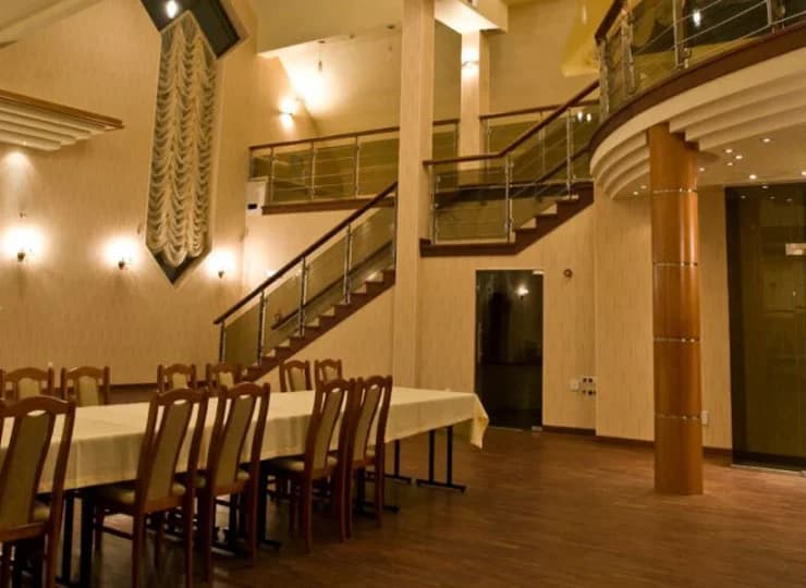 W obiekcie mieści się też sala balowa, w której bywają organizowane uroczystości
