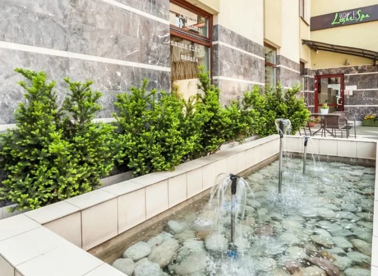 Otoczenie hotelu jest estetyczne i dobrze zagospodarowane