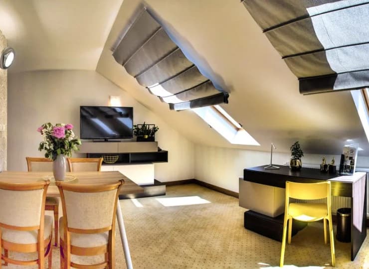 Do dyspozycji w apartamencie jest też aneks kuchenny i łazienka z wanną