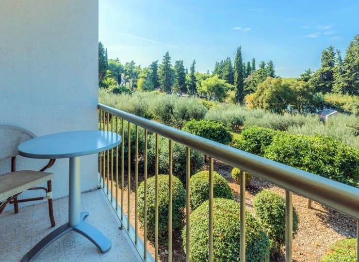 Przykładowy balkon pokoju z widokiem na morze