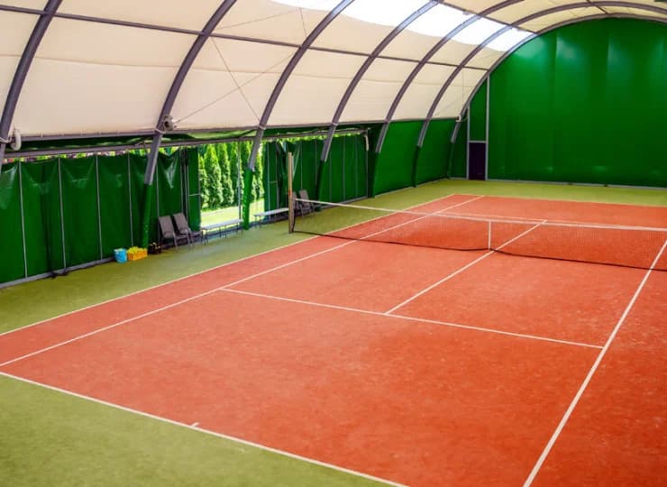 Na krytym korcie można grać niezależnie od warunków atmosferycznych