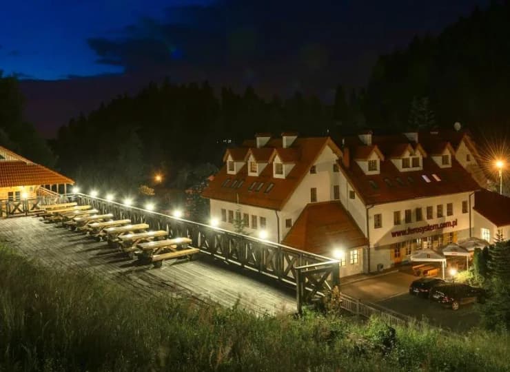 Fero Lux jest kameralnym, pięknie położonym w sercu gór hotelem z basenem