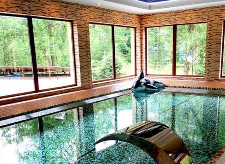 Do dyspozycji gości w strefie wellness jest m.in. kryty basen