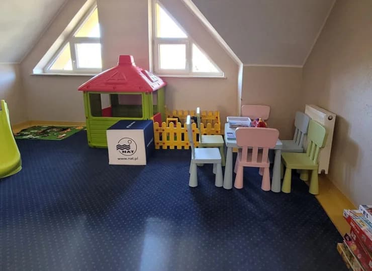 W swojej strefie dzieci znajdą bezpieczne miejsce zabaw, gry czy puzzle
