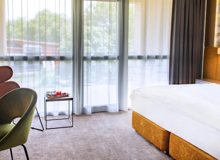 Przygotowano tutaj przestronne i komfortowe pokoje typu premium
