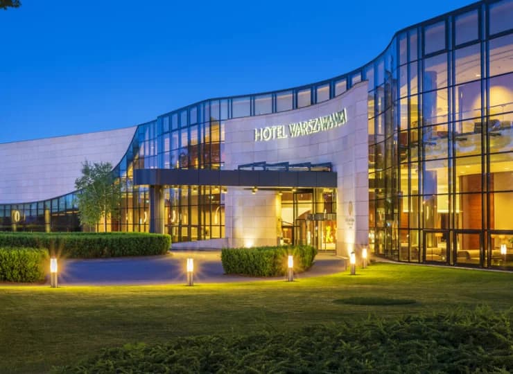 Elegancki Hotel Warszawianka pozwala szybko dojechać do centrum Warszawy