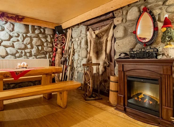 Jadalnia nawiązuje wystrojem do stylu podhalańskiego