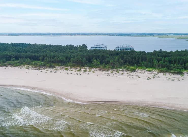 Piaszczyste plaże Rogowa są piękne, szerokie i pozbawione tłumów