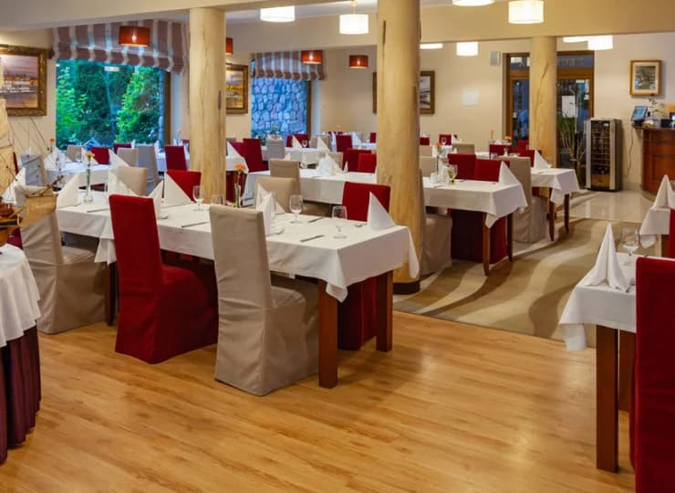 Restauracja bufetowa oraz restauracja a la carte