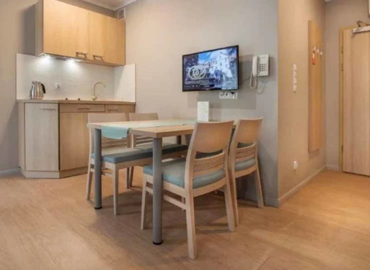 W większych apartamentach wydzielono miejsce na kącik jadalny dla 4 osób