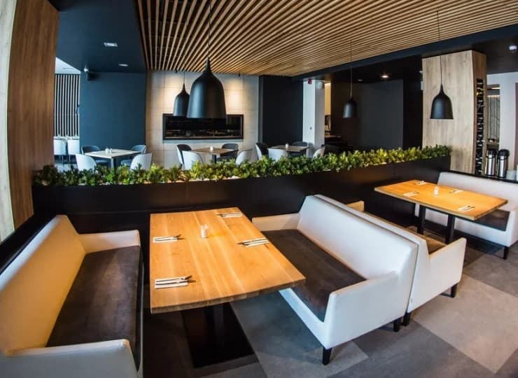 Wnętrza restauracji są eleganckie i nowoczesne