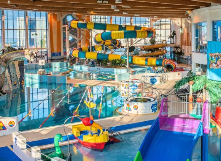 Hotel Swing**** jest położony obok czołowego krytego Parku Wodnego w Polsce