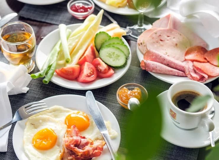 Hotel oferuje pyszne bufetowe śniadania wzbogacone o lokalne produkty