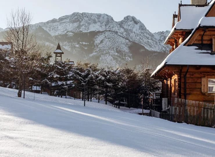 Willa Malinowa to obiekt położony w Zakopanem z widokiem na Giewont