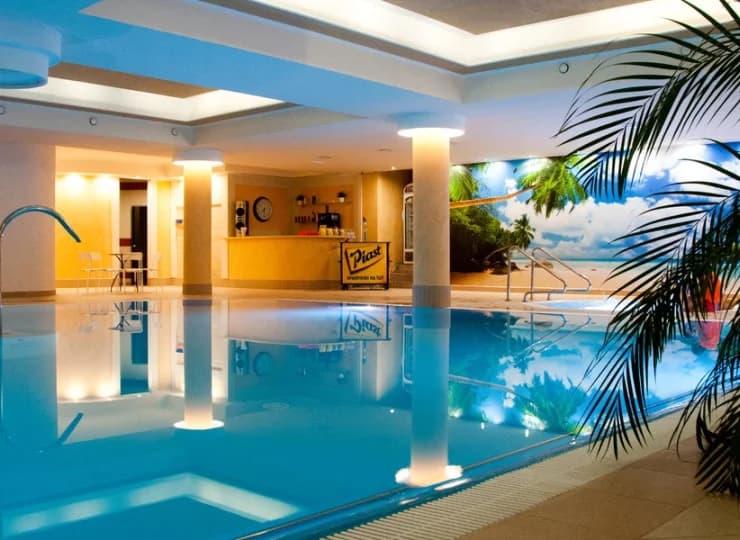 Strefa SPA&Wellness posiada basen rekreacyjny z masażerami