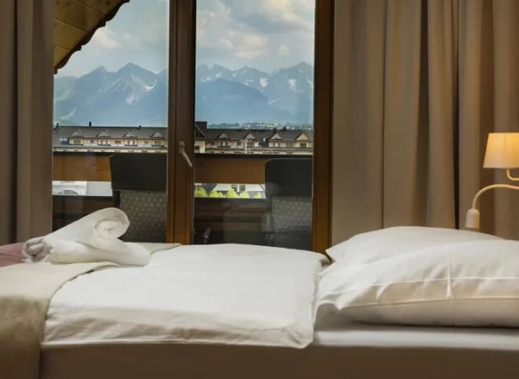 Z wielu pokoi rozpościera się widok na Tatry