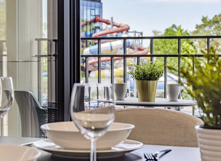 Aquapark i restauracje sąsiadują z kompleksem apartamentów