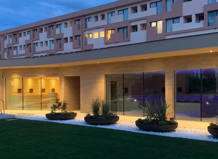 Mjus to nowoczesny i elegancki hotel