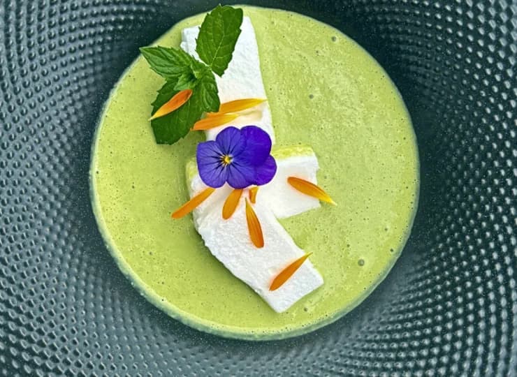 Hotel posiada restaurację bufetową oraz a la carte