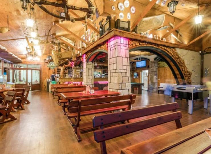 Hotelowa restauracja oddaje góralski klimat