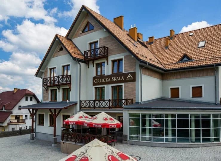 Orlicka Skała znajduje się w miejscowości Zieleniec