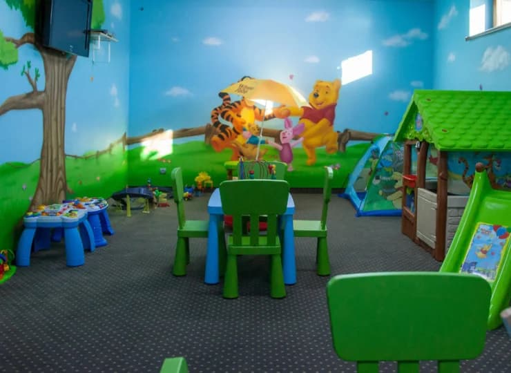 A w przypadku niepogody rodziców poratuje pokój zabaw