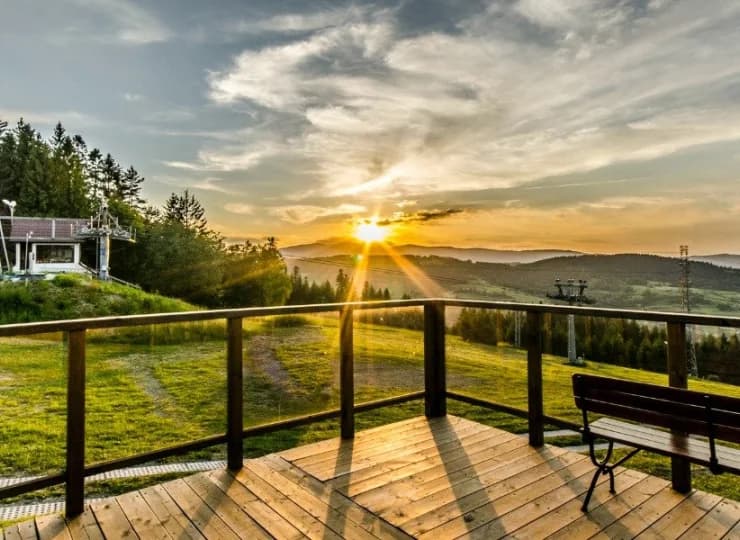 Kompleks Beskid to obiekt z pięknym widokiem na Babią Górę i panoramę Spytkowic
