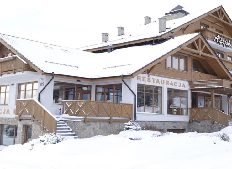 Uroczy i stylowy Hotel Alpejski posiada świetną lokalizację