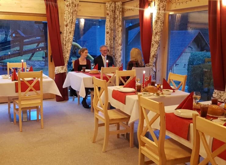 W obiekcie jest sala restauracyjna