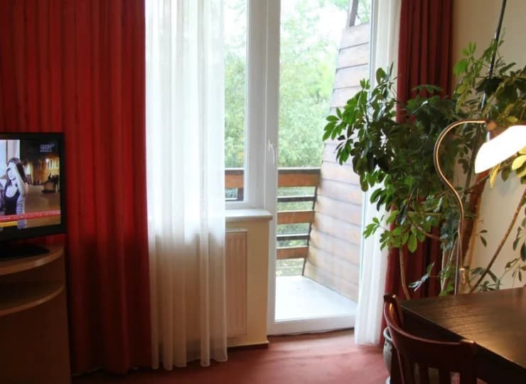 Większość pokoi posiada wyjście na balkon