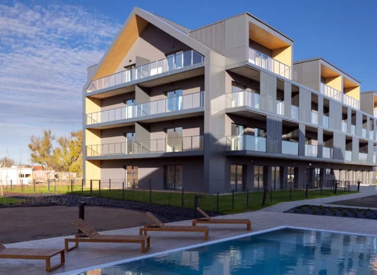 Vista to apartamenty nad Jeziorem Mikołajskim z letnim basenem