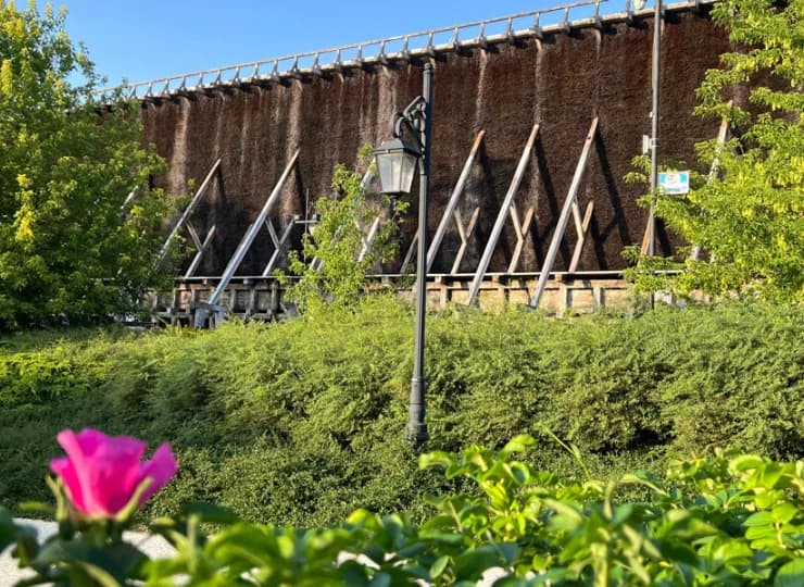 Hotel jest położony ok. 2 km od ciechocińskich Tężni