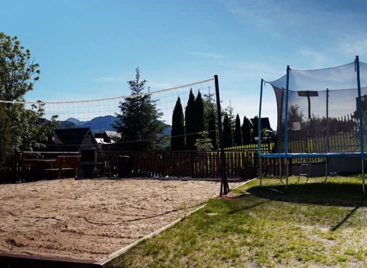 Jest także boisko do siatkówki plażowej