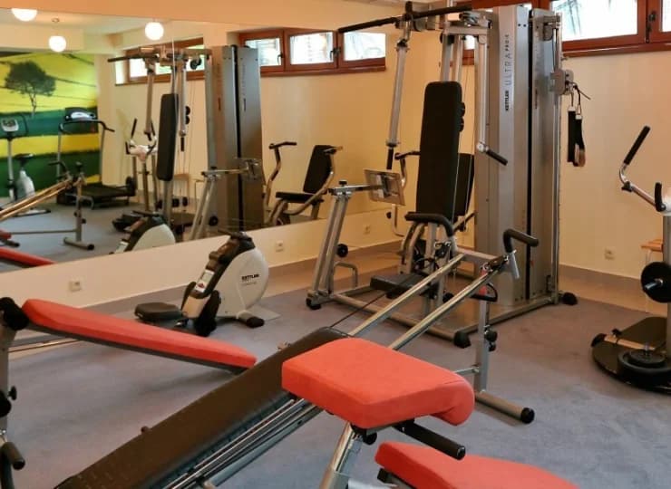 Dla dbających o kondycję gości hotel przygotował salkę fitness