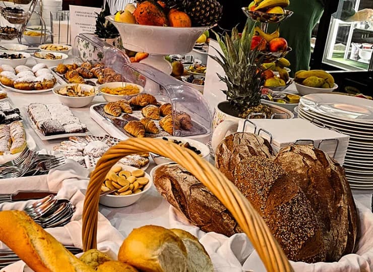 Rozpoczniemy tutaj dzień smacznym dalmatyńskim śniadaniem