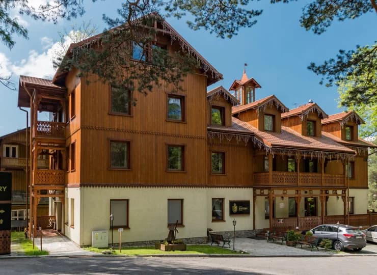 Stylowy, odnowiony w 2018 roku, obiekt pamięta początki uzdrowiska Szczawnica