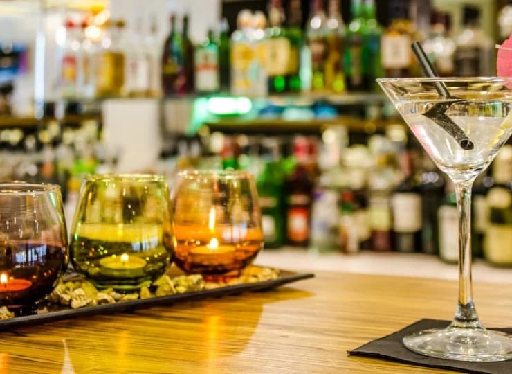 Hotelowa kawiarnia poleca smaczne desery, włoską cafe Vergnano oraz alkohole