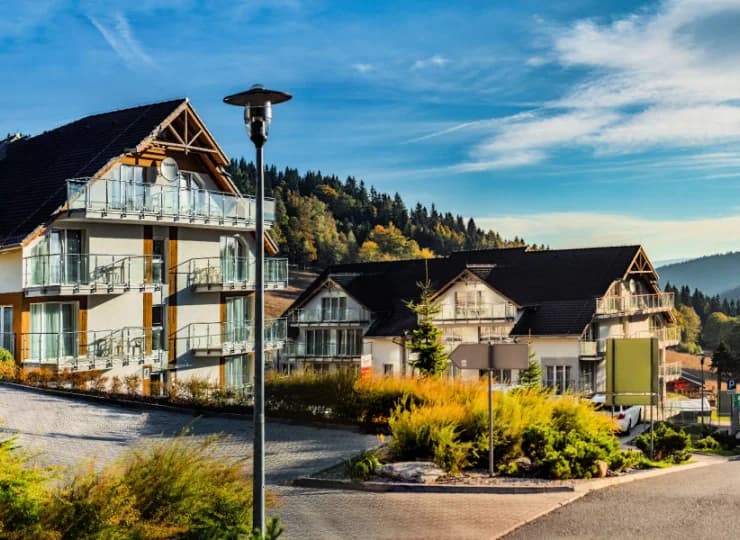 Panorama Ski, Bike, Spa & Restaurant jest malowniczo położony pośród lasów