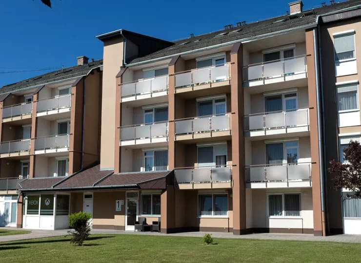Hotel Napfény *** jest położony 30 km od słynnego jeziora Balaton