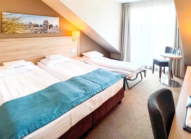 Rozkładana sofa pełni rolę dostawki dla dziecka