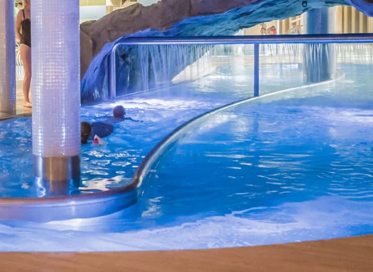 Baltic Park Molo Aquapark to park wodny z licznymi atrakcjami