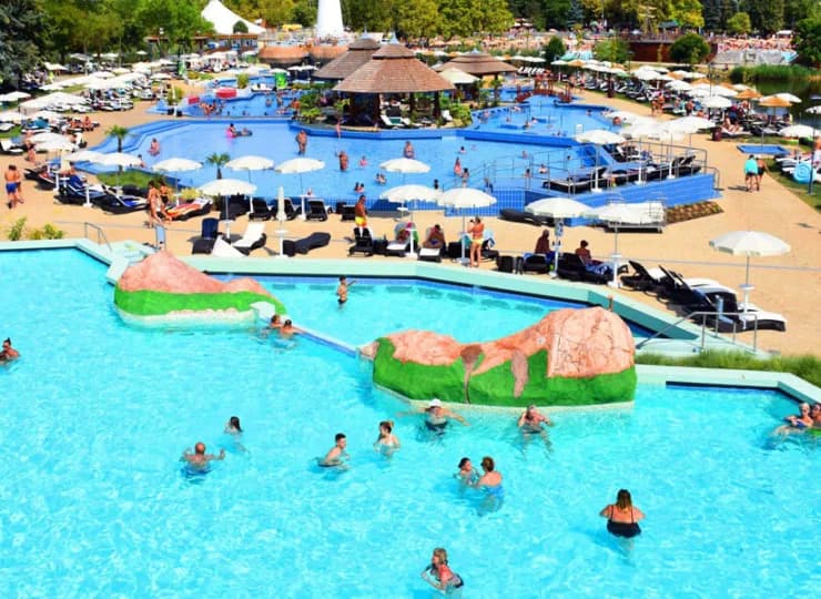 Hungarospa Thermal Hotel*** bezpośrednio sąsiaduje z aqua parkiem Hungarospa