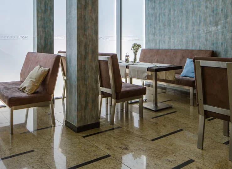 Restauracja serwuje dania kuchni polskiej oraz światowe przysmaki