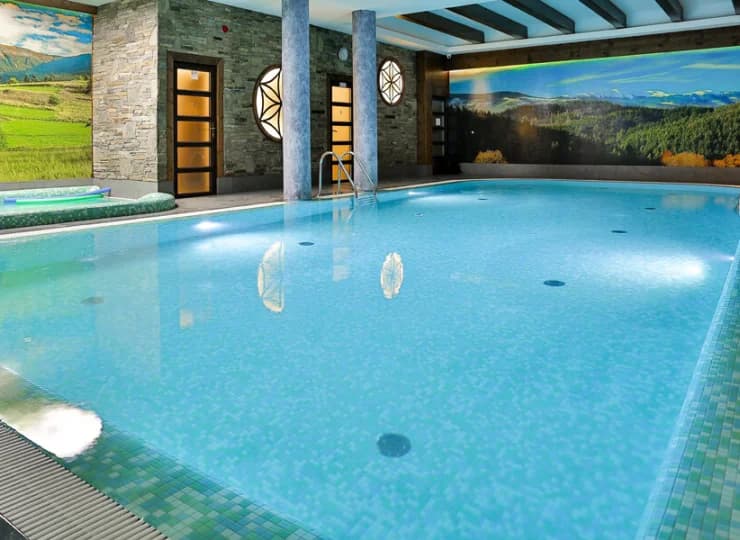 Hotel&SPA Jawor jest położony w cichej okolicy z pięknym widokiem na Babią Górę