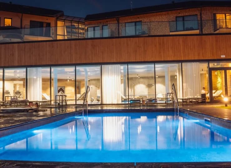 Na tarasie znajdują się także 2 jacuzzi