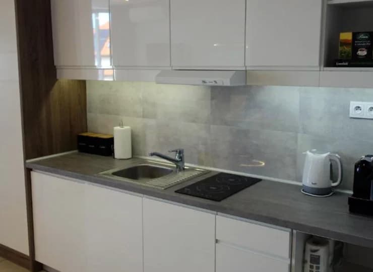 W każdym apartamencie jest wyposażony aneks kuchenny